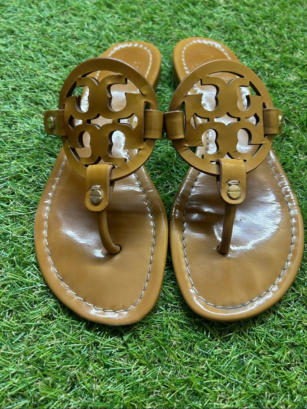 Tory Burch Classic Logo Thong Sandals in Cognac